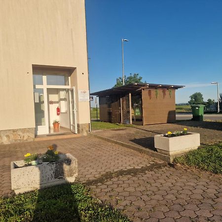 Apartment Ken Near Terme Paradiso Добова Экстерьер фото